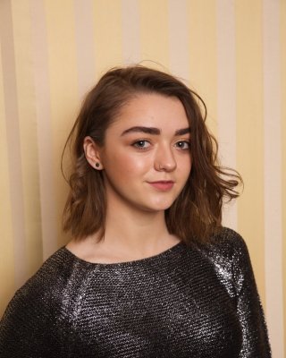 Cum To Maisie Williams 08