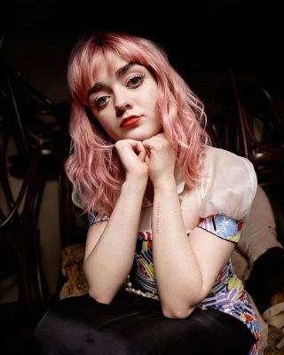 Cum To Maisie Williams 08