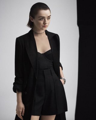 Cum To Maisie Williams 08