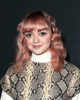 Cum To Maisie Williams 08