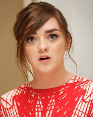 Cum To Maisie Williams 08