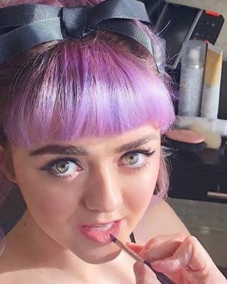 Cum To Maisie Williams 08