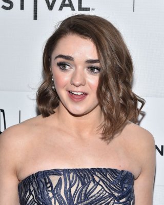 Cum To Maisie Williams 08