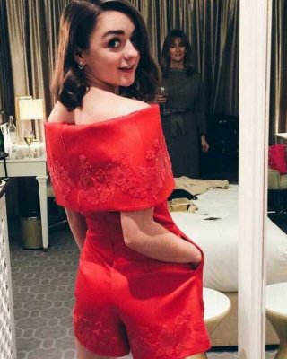 Cum To Maisie Williams 08