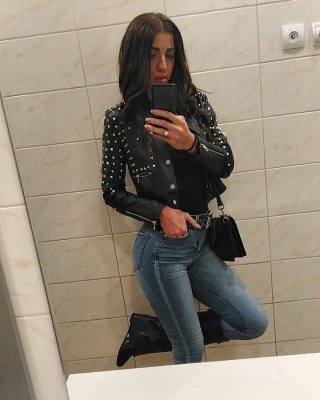 Serbische heiße dünne Hure Mädchen schönen Arsch jelena jeknic
 #95865248