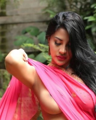 Desi
 #99280371