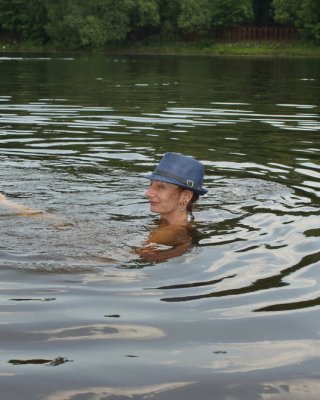Baden im Timiryazev-Teich
 #94522400
