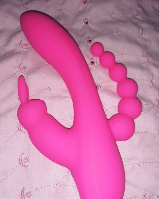 Me masturbo mi vagina caliente
 #96560888