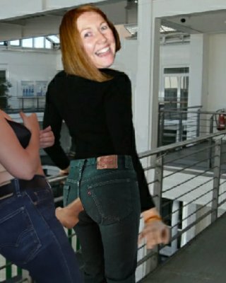 Fake pics wenn emma jane rotschopf im sie sexy levi's
 #91431280