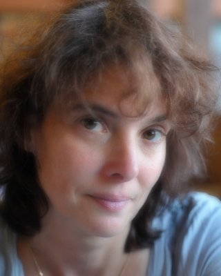 Milf sandra zeigt große Brustwarzen und Busch
 #98151552
