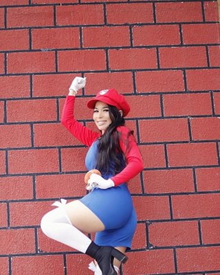 MARIO COSPLAY Flexible Ass Legs Costume Lesbian Milf Squirt