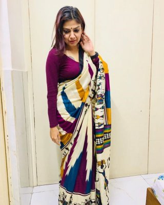 Saree-Liebhaberin
 #102592231