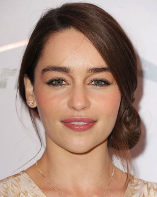 Emilia Clarke:Give Me BLACK And BIG