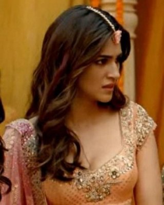 Kriti sanon lanja sexy Ausdrücke
 #80680328