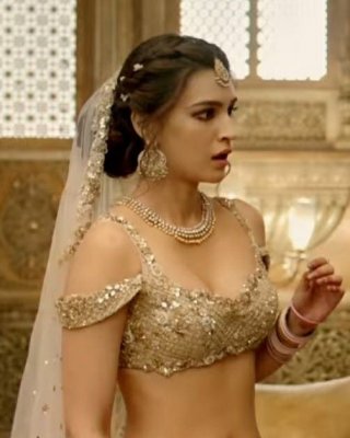 Kriti sanon lanja sexy Ausdrücke
 #80680347