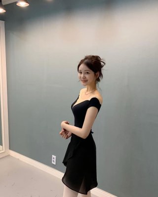 Süßes chinesisches Mädchen
 #81967489