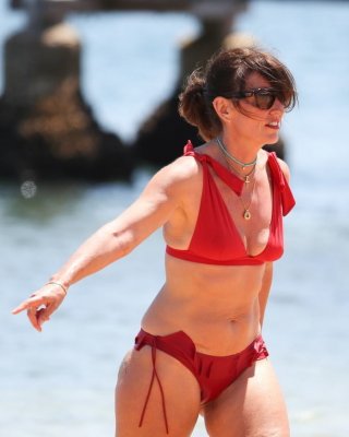 Davina mccall im roten bikini
 #97296284
