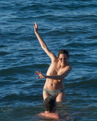 Marion cotillard topless fotos
 #79568832