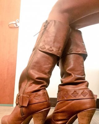 Weibliche Berühmtheit Stiefel & Leder - jacey birch
 #99956218