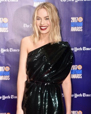 Margot robbie cum museum
 #91190824