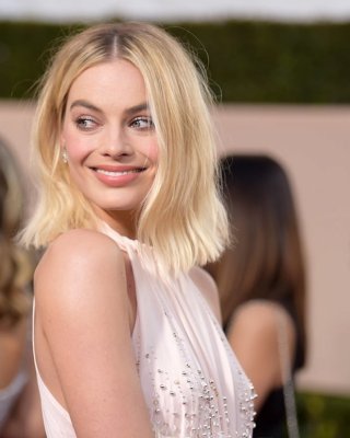Margot robbie cum museum
 #91190827