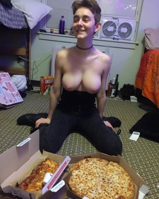 Amber entblößt
 #80297166