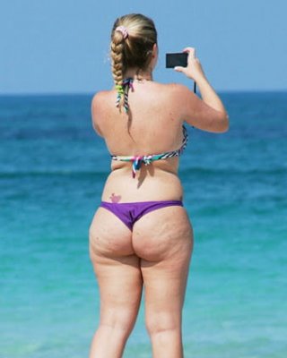 Heißer sexy Milf-Arsch im Bikini am Strand
 #94066505