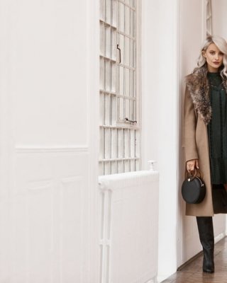 Weibliche Berühmtheit Stiefel & Leder - victoria magrath
 #93378492