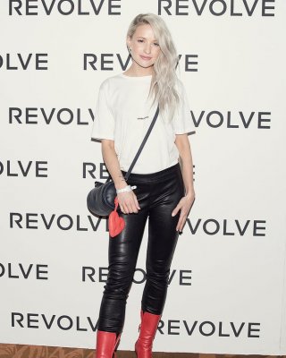Weibliche Berühmtheit Stiefel & Leder - victoria magrath
 #93378493