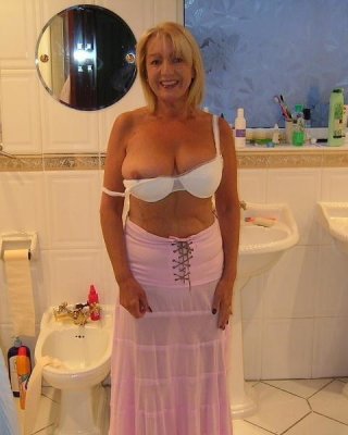 Gorgeous And Busty Mature Ladies 21