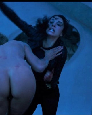 Ikki kishi tomonidan sikilgan xotinining porno fotosuratlarini tomosha qiling