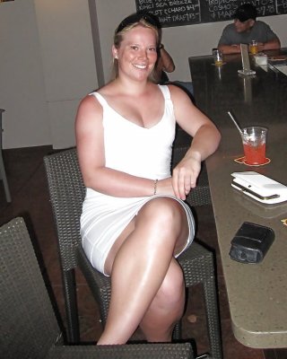 Blonde Frau entblößt
 #101317098