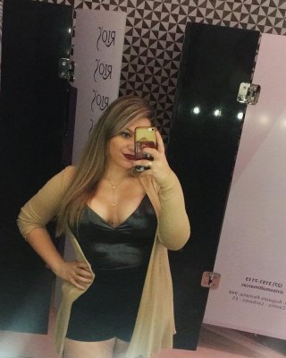 Gordinha branca peituda
 #95437084