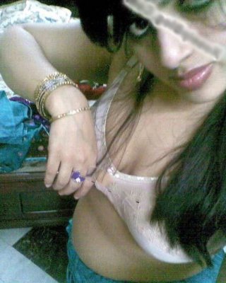 Indian Wife Showing Her Big Boobs And Pussy