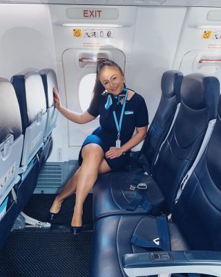 Air Hosstess - Flight Attendant - Cabin Crew - Stewardess