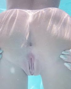 underwater Ass