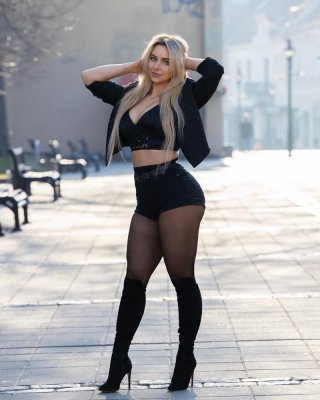 Erstaunliche Babes 71
 #95893285