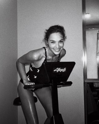 Gal Gadot Sexy