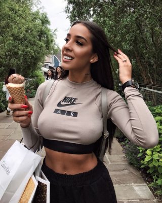 Rumänische Babes der Medien
 #91453139