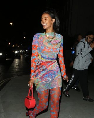 Maya jama - britische Fernsehmoderatorin in Strumpfhosen
 #103408121