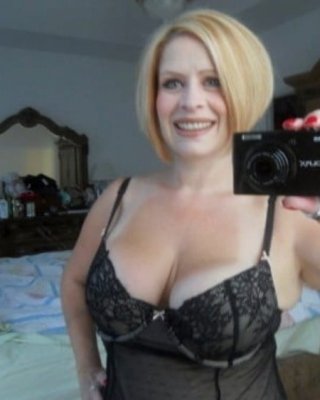 Gorgeous And Busty Mature Ladies 23