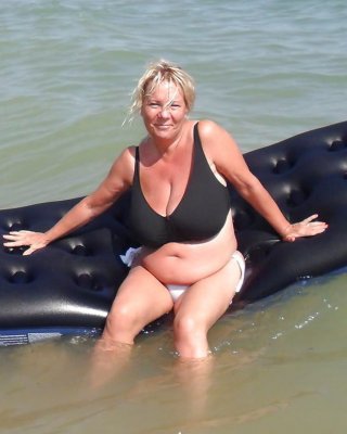 Älter und heiß 173 (schlaffe Titten im Bikini)
 #90376461