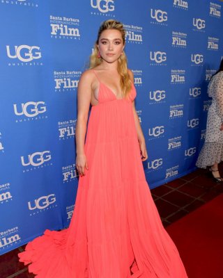 Florence Pugh Cleavage