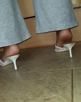 Geile dior mules in der kueche
 #101694175