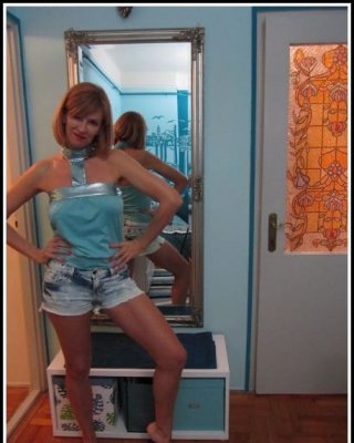 Reife und ältere Frauen posieren: 02
 #101181298