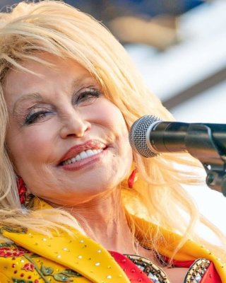 Dolly Parton, Sexy Mature...