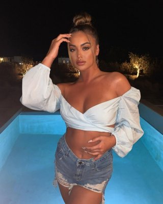 Schön stephanie lam bikini chav babe groß titten arsch beine
 #102785298