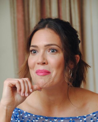 Mandy Moore - This Is Us Press Conference (21 August 2017)