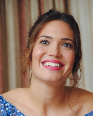 Mandy Moore - This Is Us Press Conference (21 August 2017)