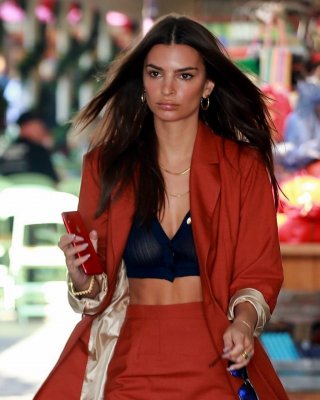Emily ratajkowski durchsichtig
 #79530016